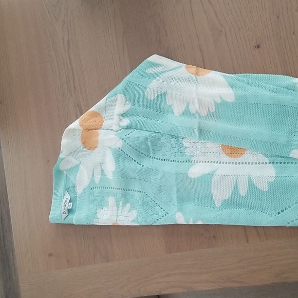 LAST CHANCE Lightweight Knit Daisy Sweater NWOT - Picture 12 of 13